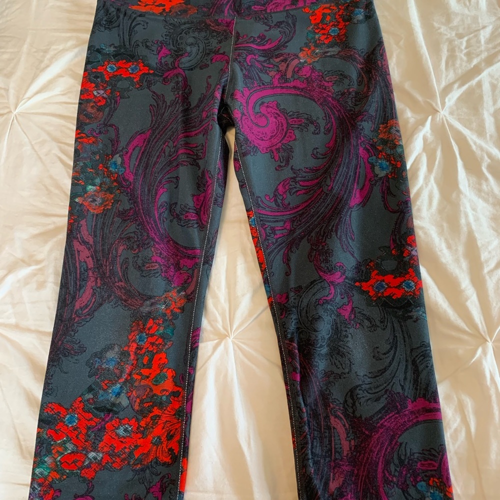 Fabletics Athletic Capris - Picture 3 of 13